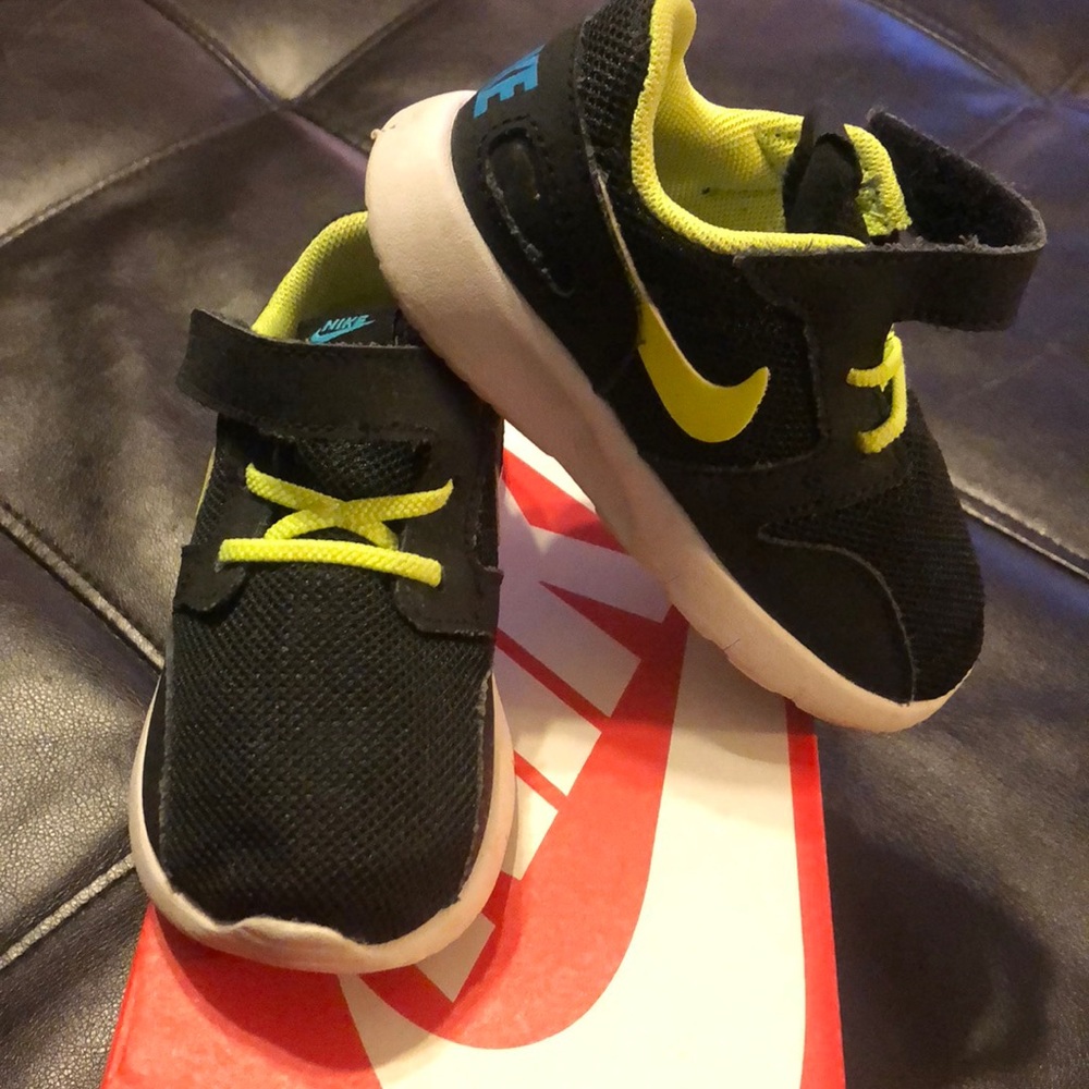 Nike Kaishi infant size 7 black/lime green
